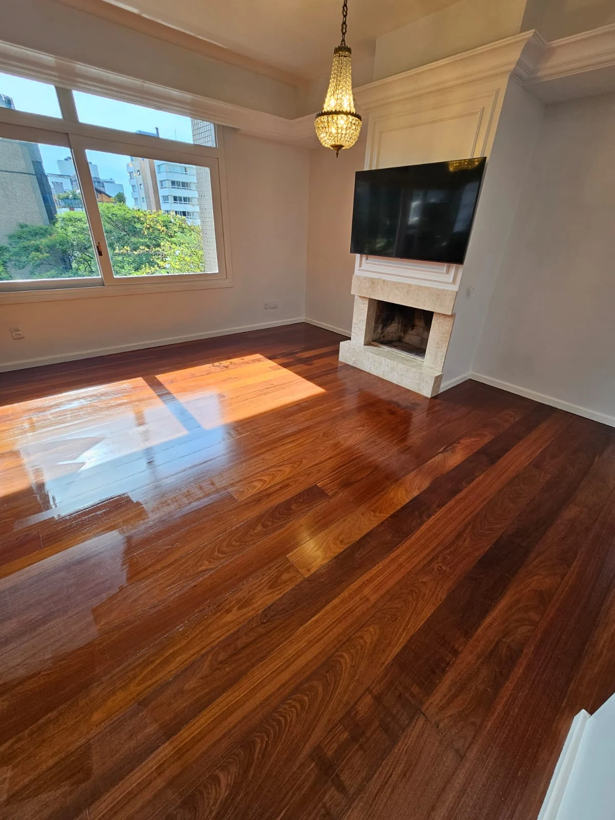 Limpeza de piso de madeira — Depois